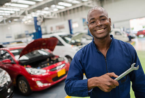Mechanic working with Spana service center tools